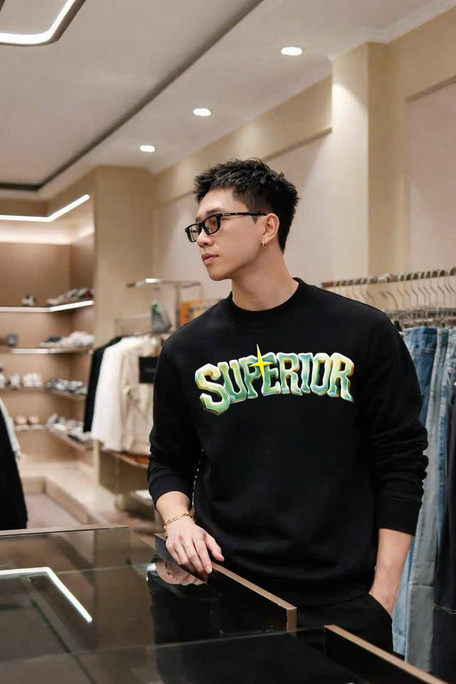 Áo Star Glow Sweater